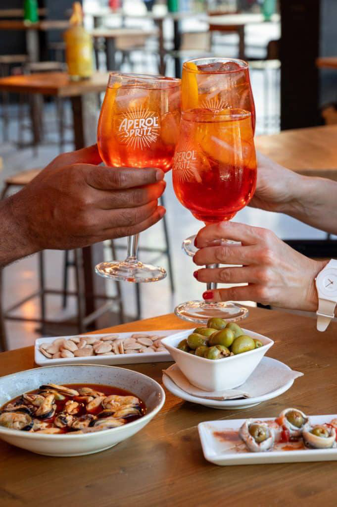 Copas de Aperol Spritz para brindar